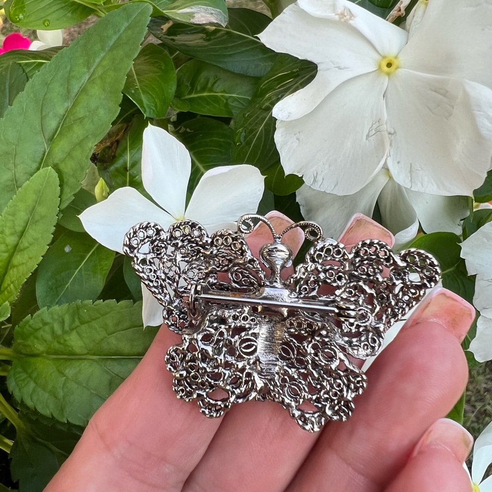 Silver-tone Filigree Blue Rhinestone Eyes Butterfly Broochđź‘ - Picture 4 of 17